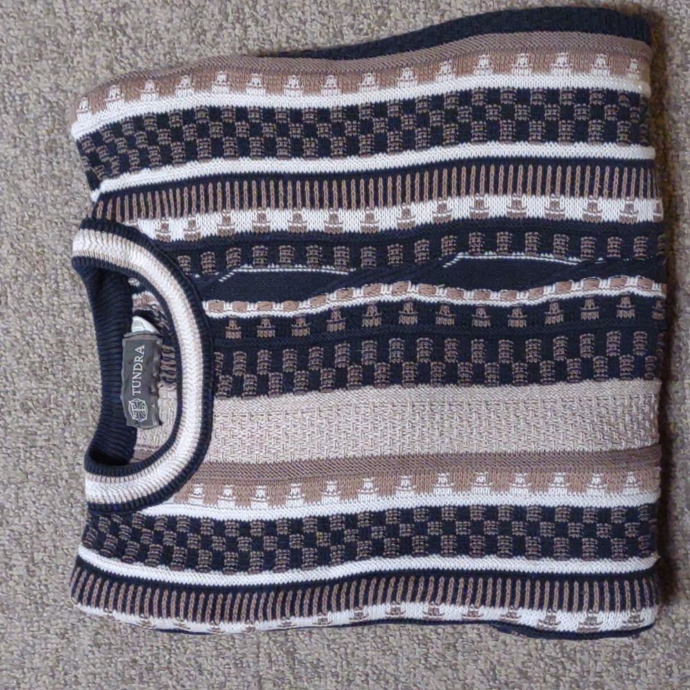 VTG Tundra sweater size large